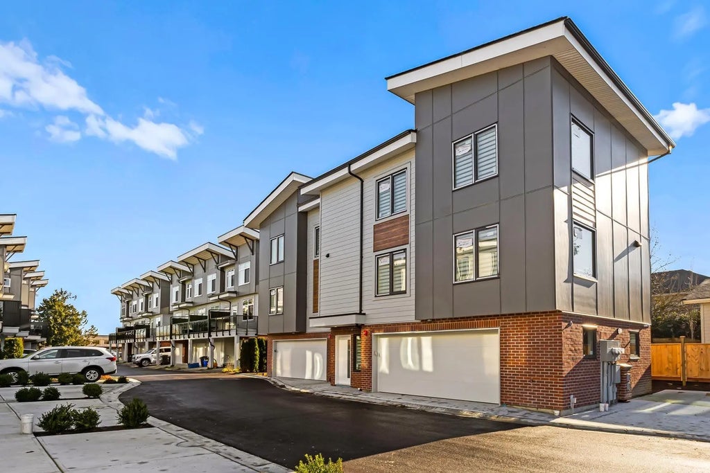 22348 48 Avenue 2, Langley