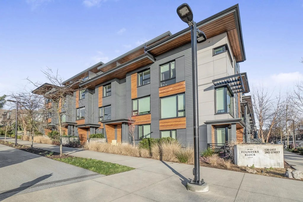 528 E 2nd Street 11, North Vancouver