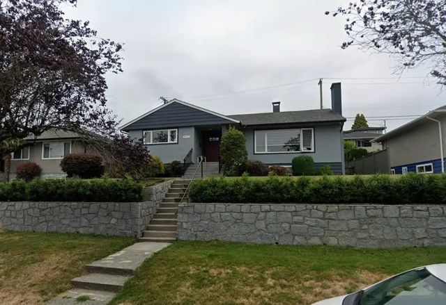 4711 Ridgelawn Drive, Burnaby