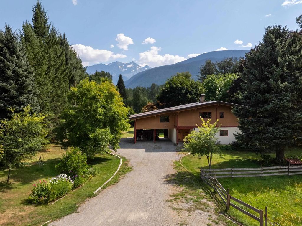 7869 Pemberton Meadows Road, Pemberton