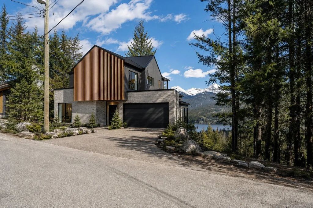 8365 Mountain View Drive, Whistler