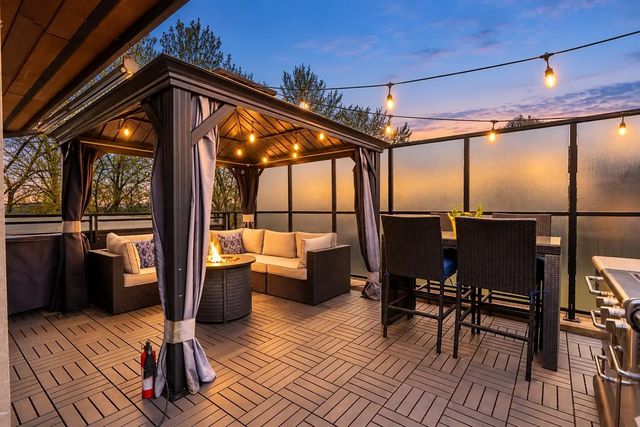 733 W 3rd Street 606, North Vancouver