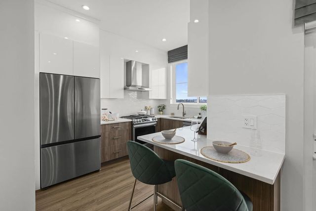6035 141 Street 16, Surrey