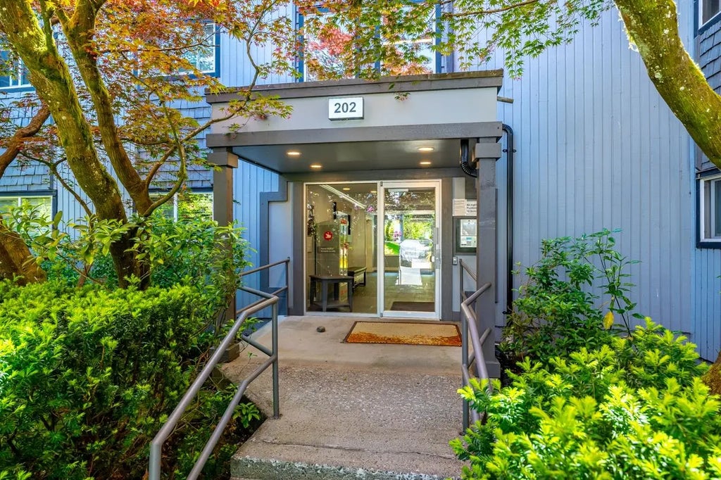 202 Westhill Place 229, Port Moody
