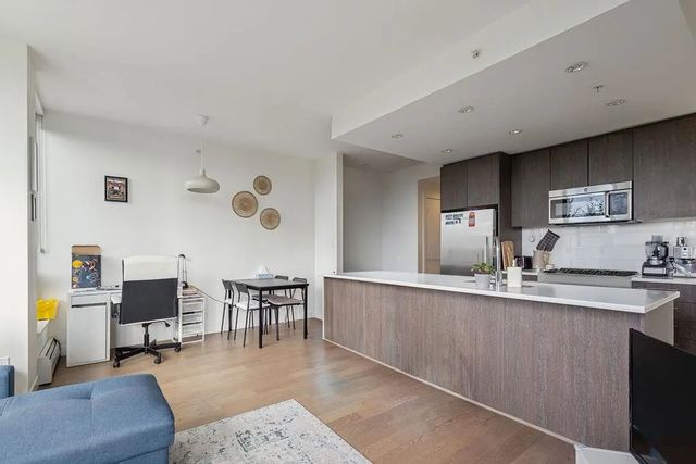 9060 University Crescent 702, Burnaby