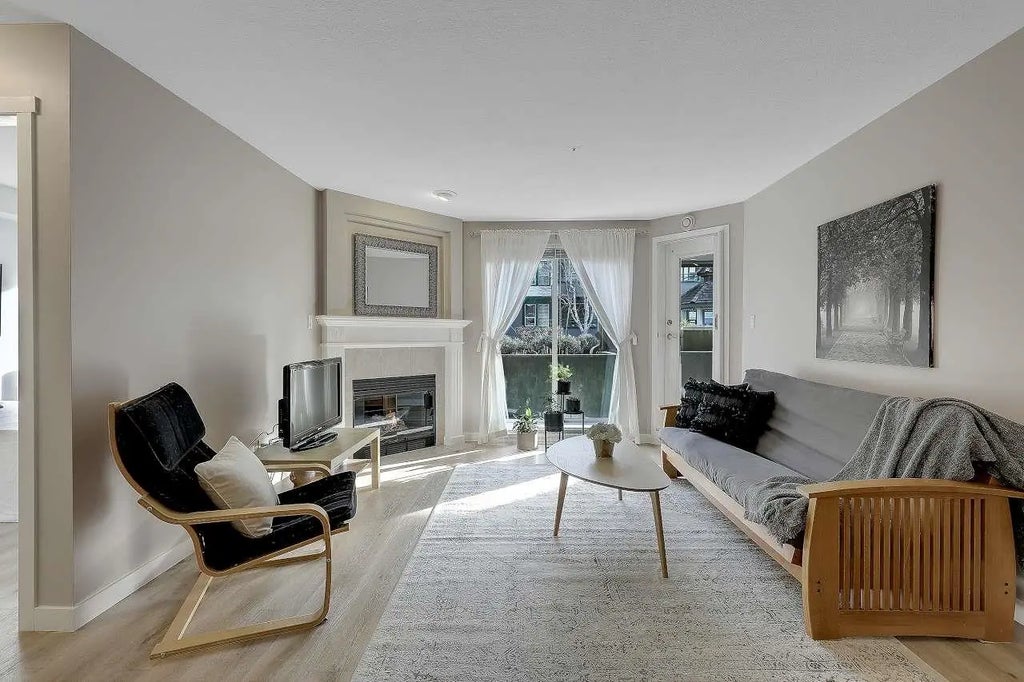 1576 Merklin Street 208, White Rock