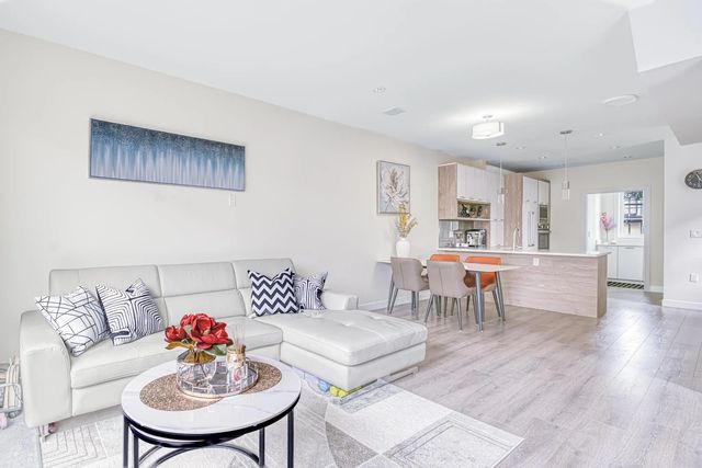 9800 Granville Avenue 13, Richmond
