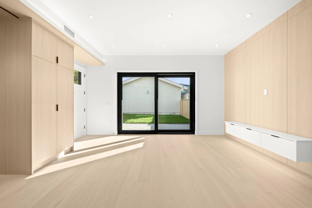 3925 Wallace Street, Vancouver