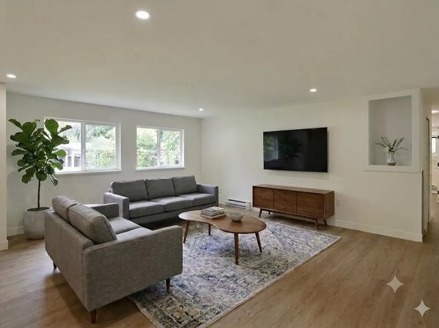 5787 Ebbtide Street, Sechelt