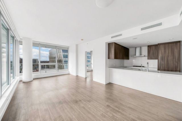 6320 No. 3 Road 1204, Richmond