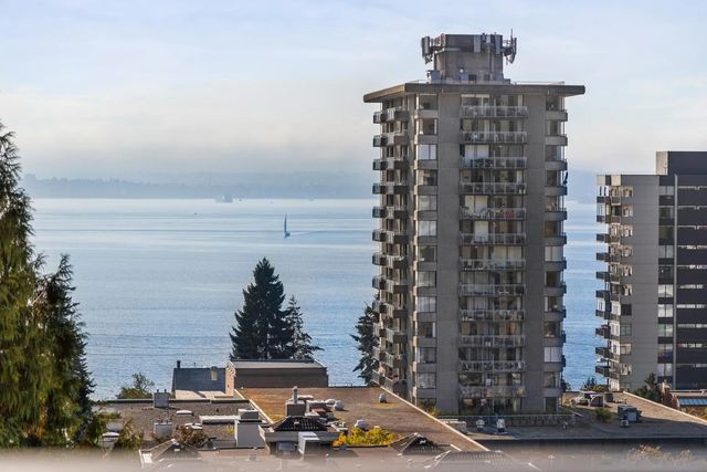 1737 Duchess Avenue 703, West Vancouver