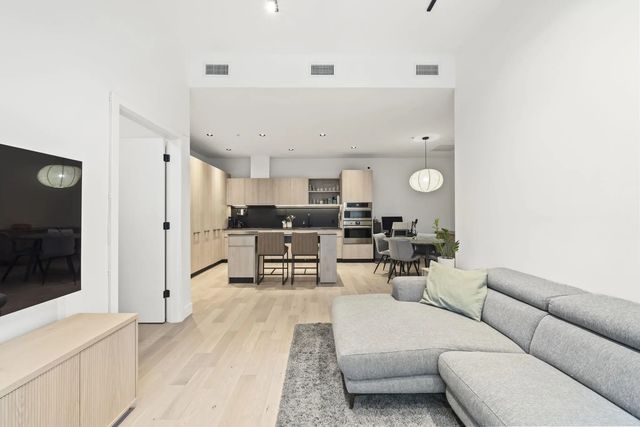 3958 Dumfries Street, Vancouver