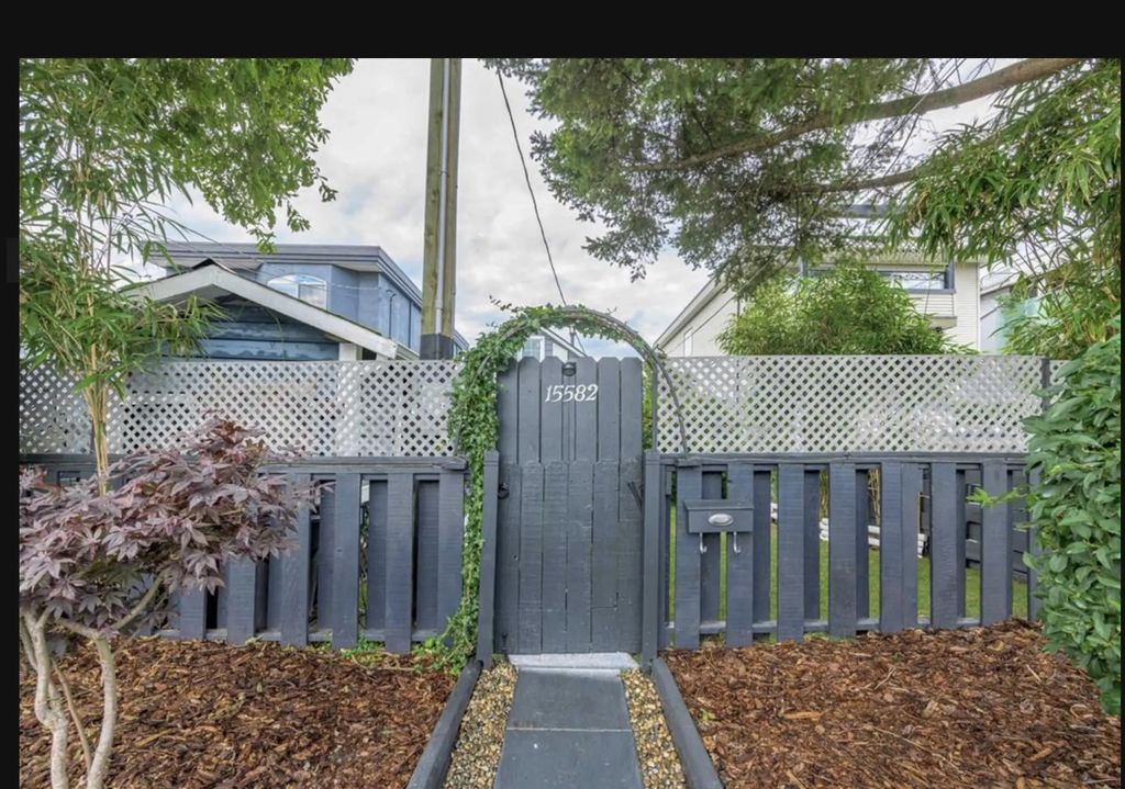15582 Victoria Avenue, White Rock
