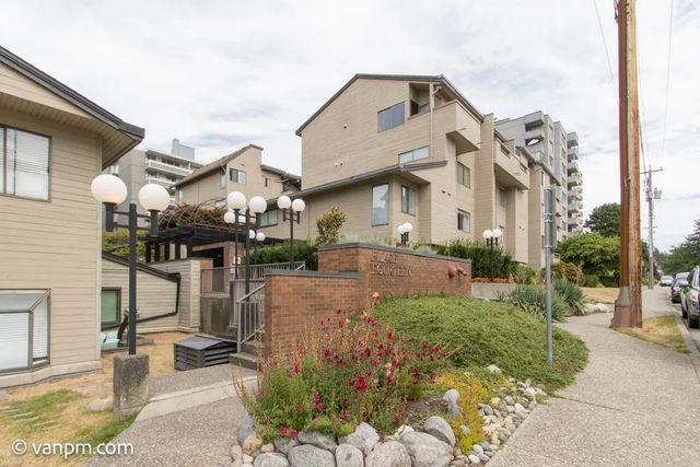 1363 Clyde Avenue 208, West Vancouver