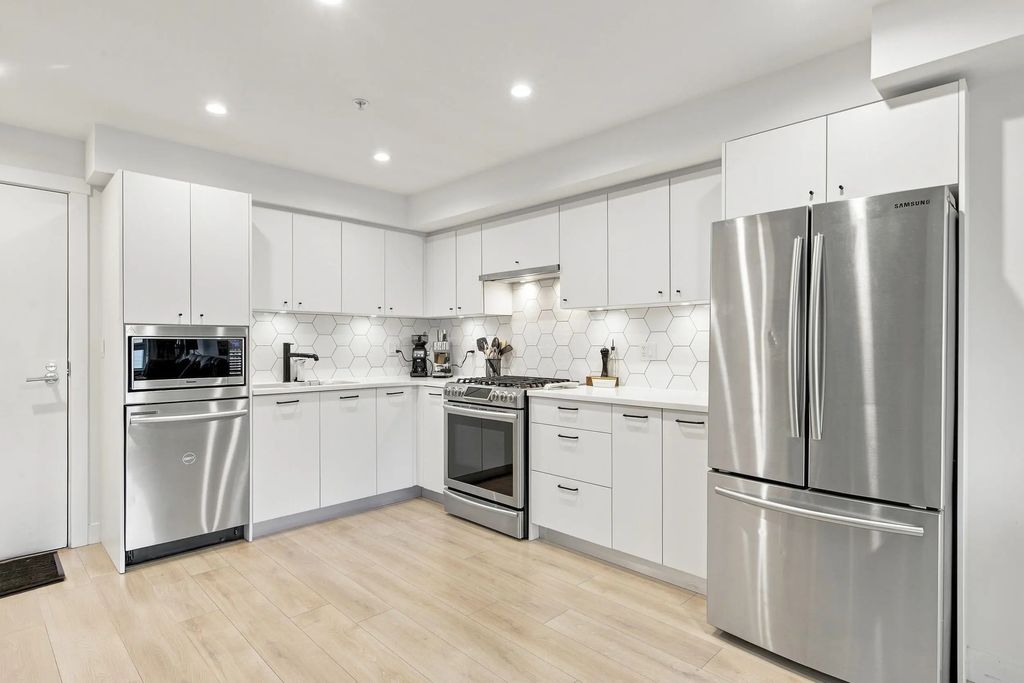 1519 Crown Street 305, North Vancouver