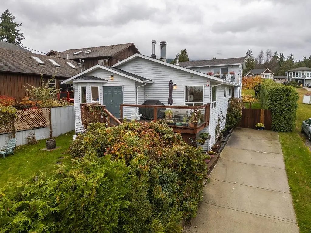 740 Hillcrest Road, Gibsons