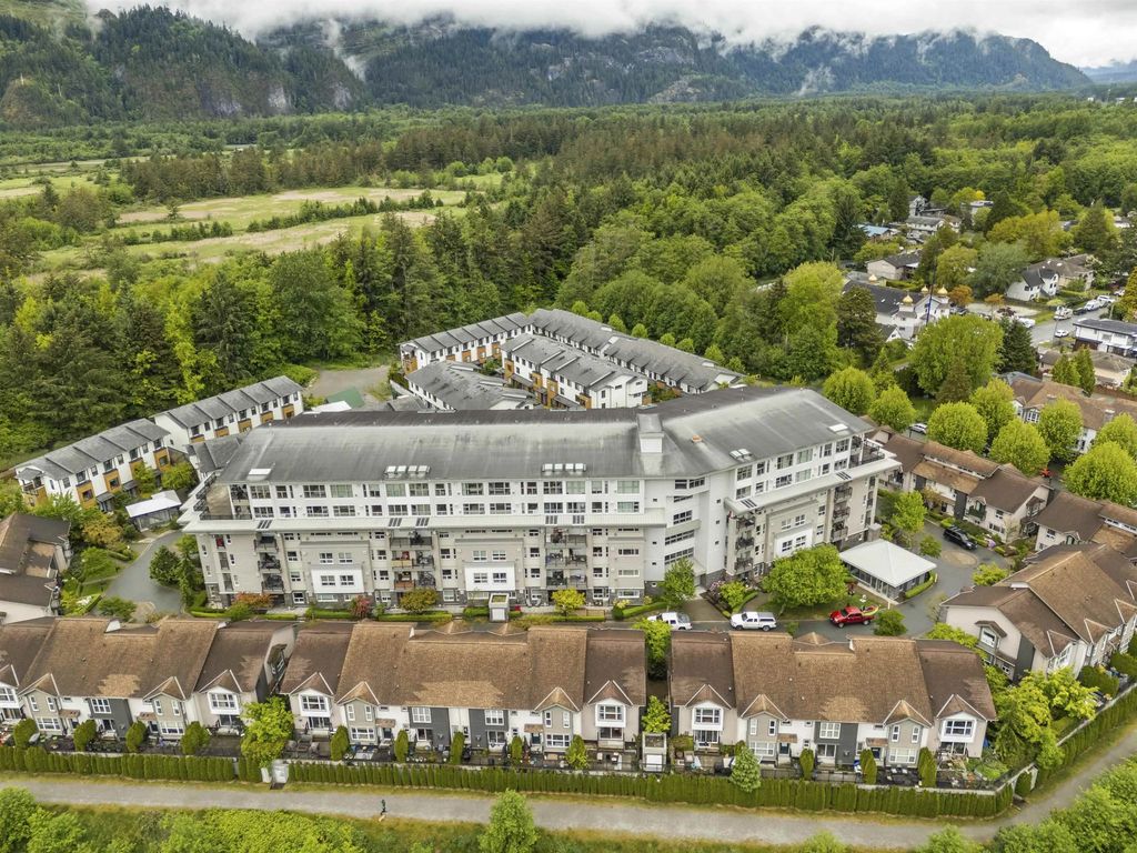 1212 Main Street 207, Squamish