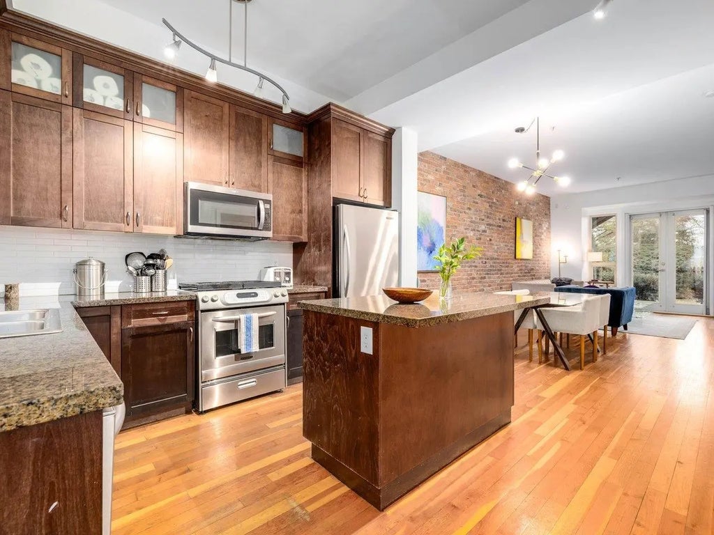 250 Salter Street 123, New Westminster