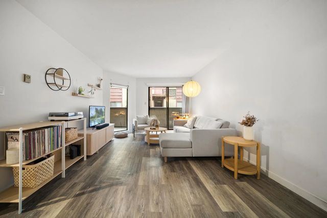 975 W 13th Avenue 209, Vancouver