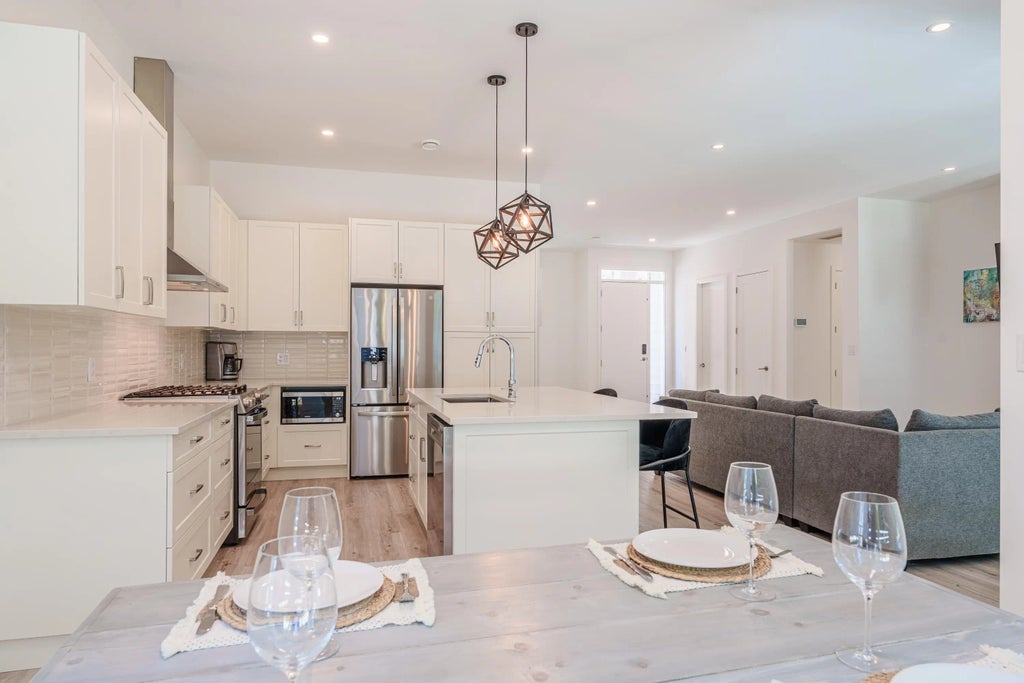 11120 Sunshine Coast Highway, Pender Harbour