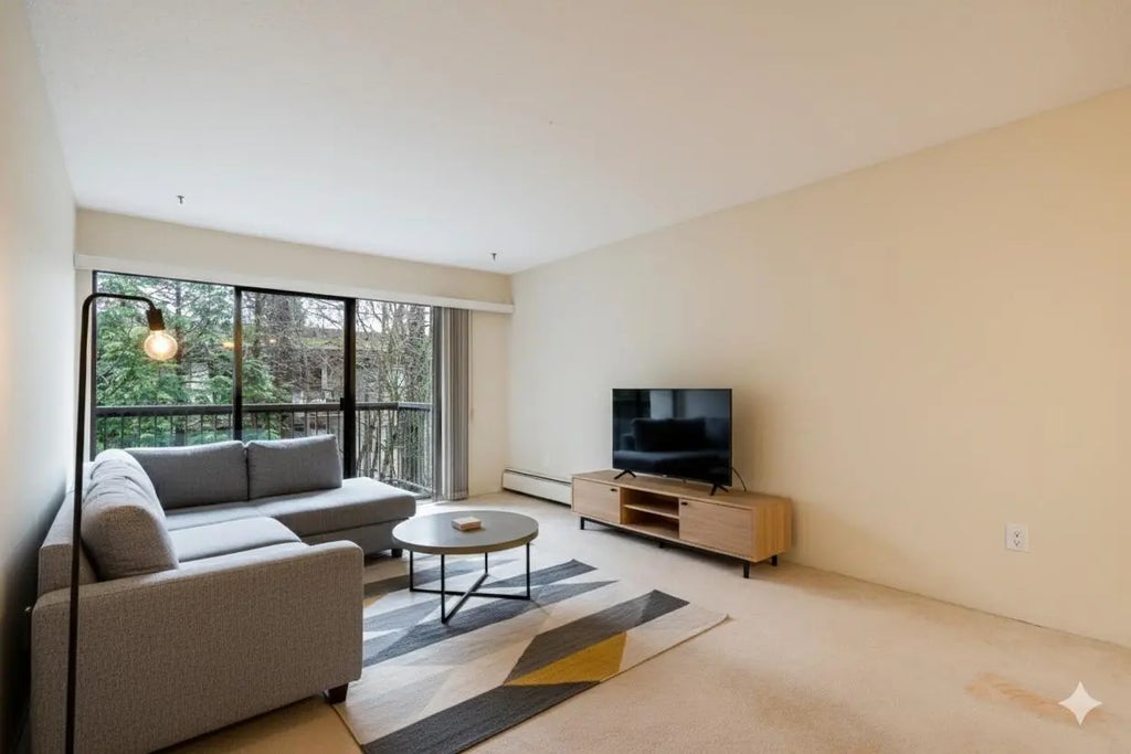 15020 North Bluff Road 208, White Rock