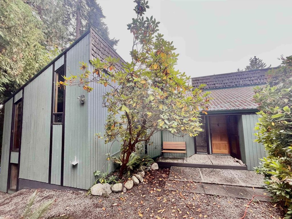 12835 Gulfview Road, Madeira Park