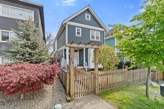 1014 Fourth Avenue 1, New Westminster