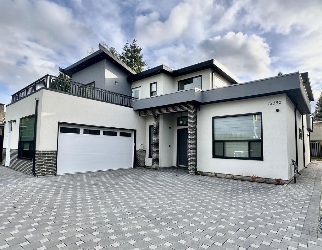 12352 96 Avenue, Surrey