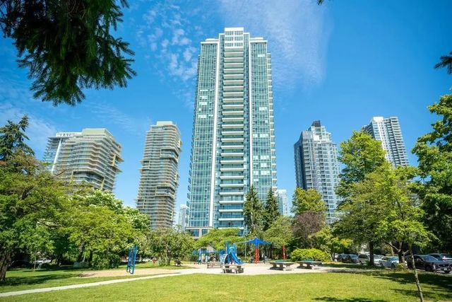 6463 Silver Avenue 701, Burnaby