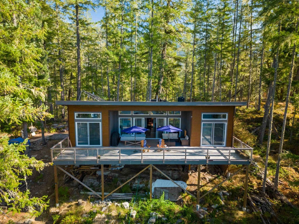 8444 West Sakinaw Lakeshore Way, Pender Harbour