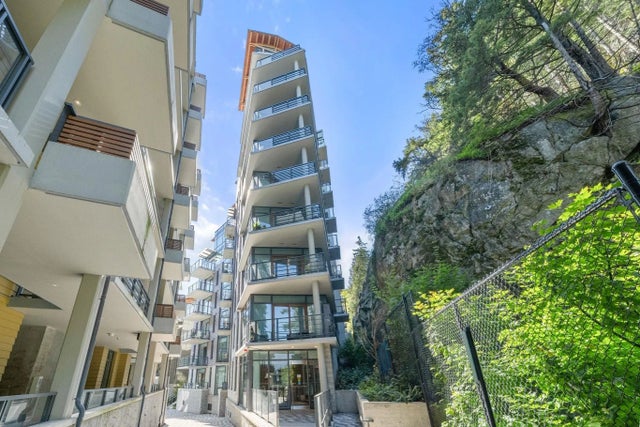 6699 Nelson Avenue 404, West Vancouver