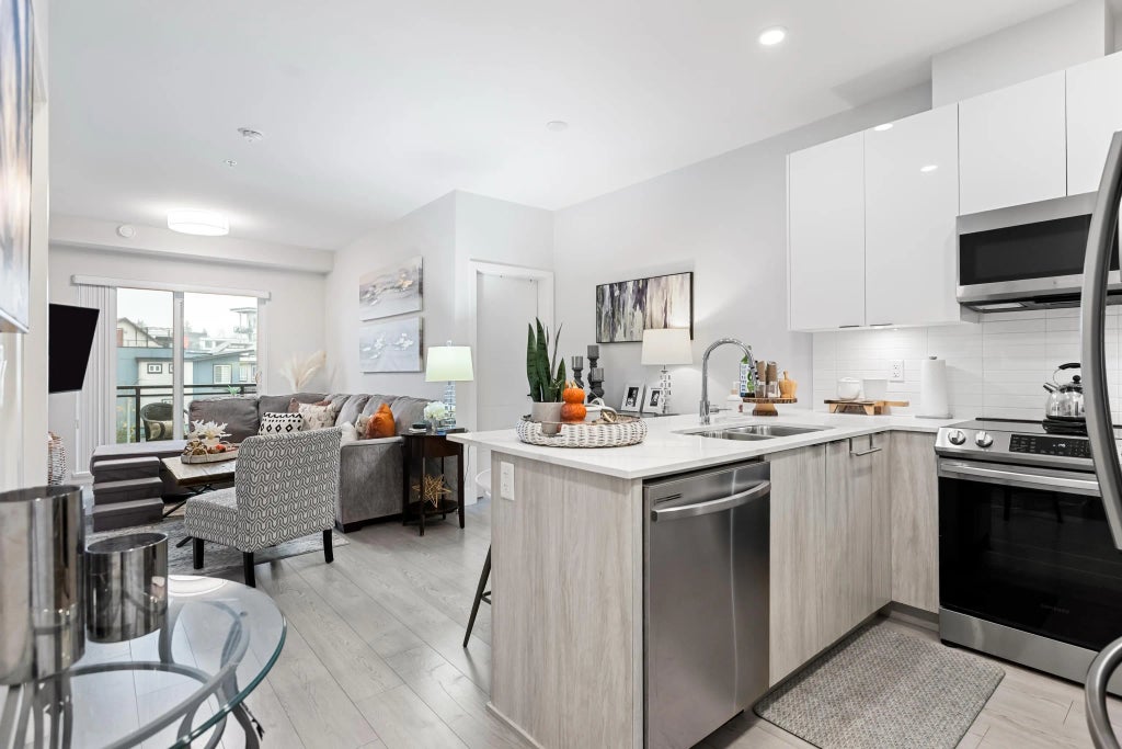 5486 199a Street 302, Langley