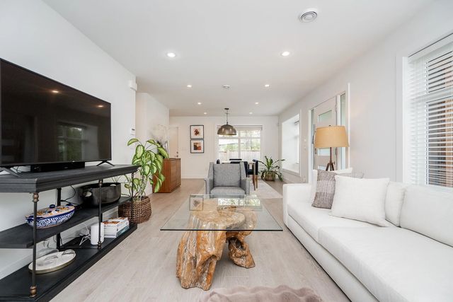 970 Rochester Avenue, Coquitlam
