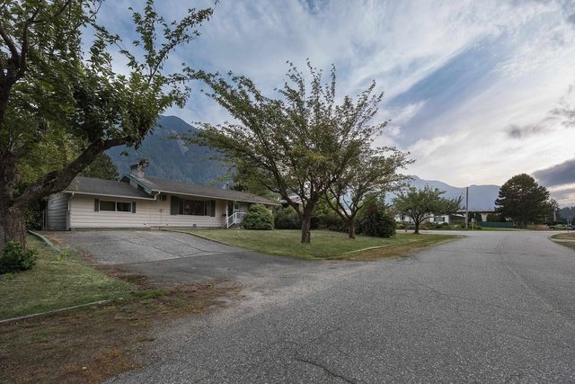 710 Coquihalla Street, Hope