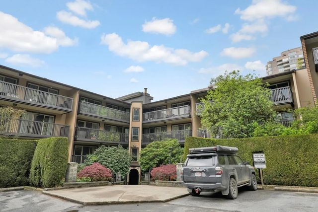 9847 Manchester Drive 304, Burnaby