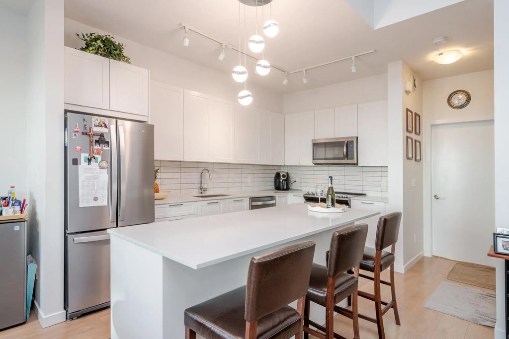 18505 Laurensen Place 1404, Surrey