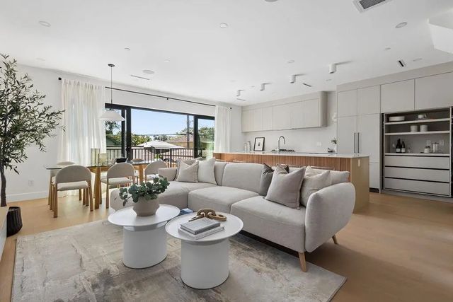 2124 E 8 Avenue 3, Vancouver