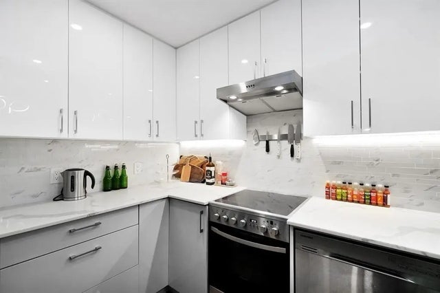 630 Roche Point Drive 306, North Vancouver