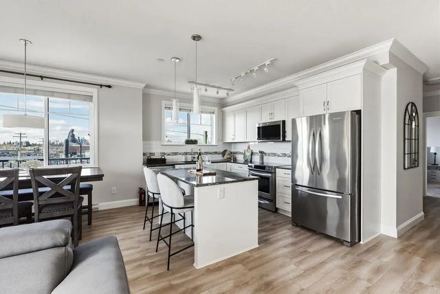 11862 226 Street 305, Maple Ridge