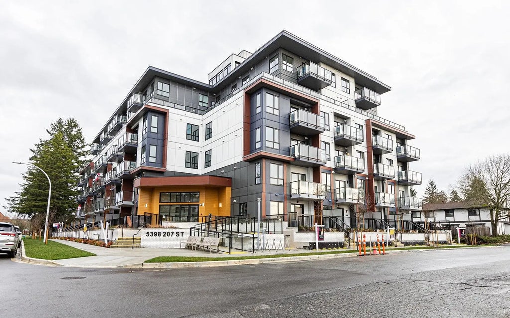 5398 207 Street 508, Langley