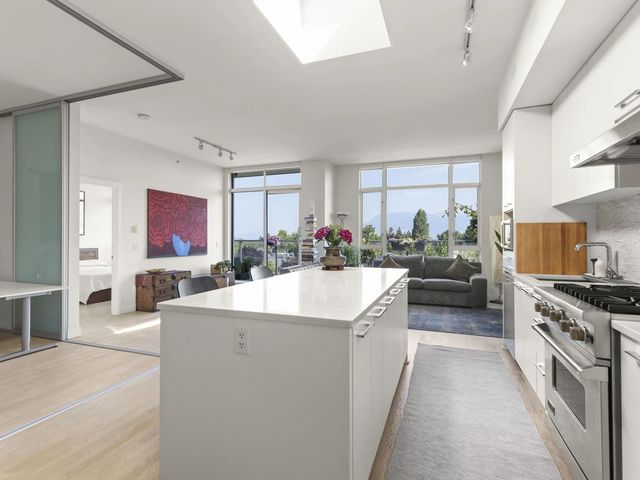 4355 W 10th Avenue 401, Vancouver