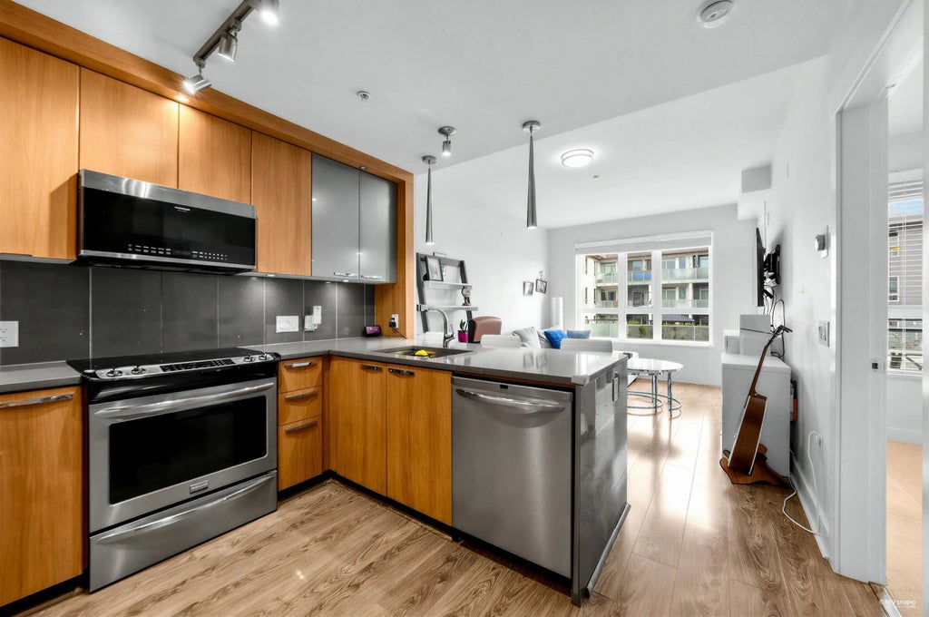 733 W 14 Street 307, North Vancouver