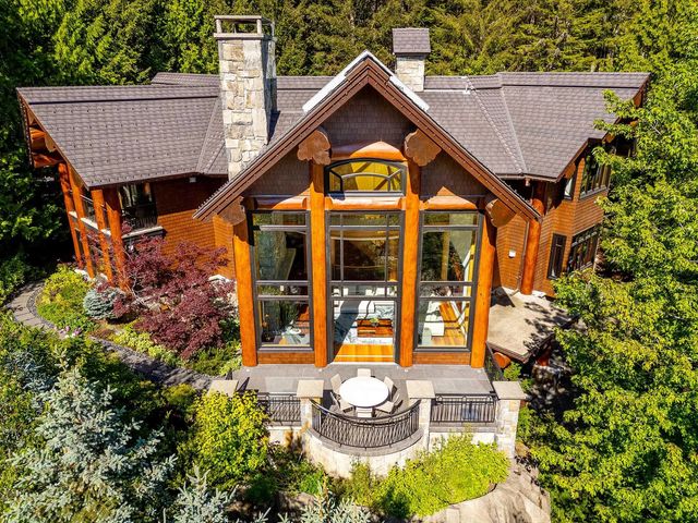 7425 Treetop Lane, Whistler