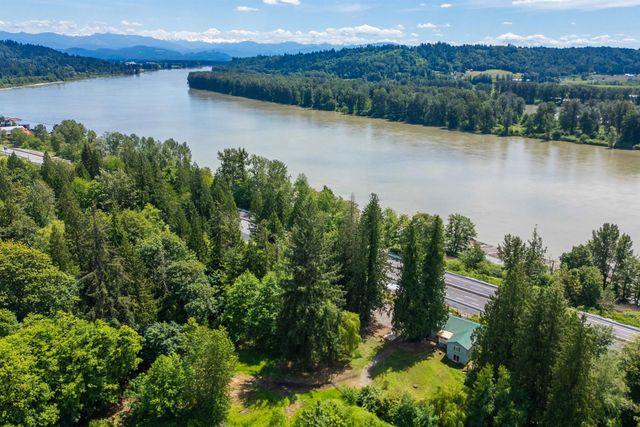 28203 Lougheed Highway, Maple Ridge