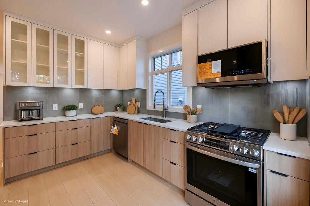 19551 66 Avenue 5, Surrey