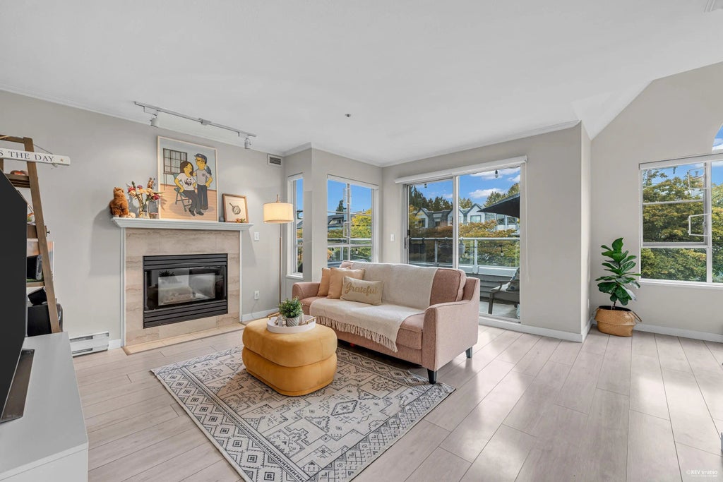 868 W 16th Avenue 305, Vancouver