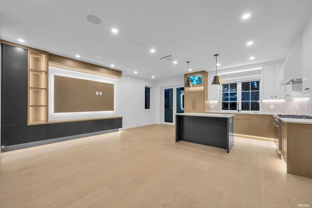 5150 Spencer Street 2, Vancouver