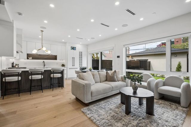 4549 W 11th Avenue 2, Vancouver