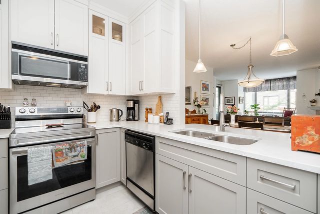 1551 Foster Street 403, White Rock
