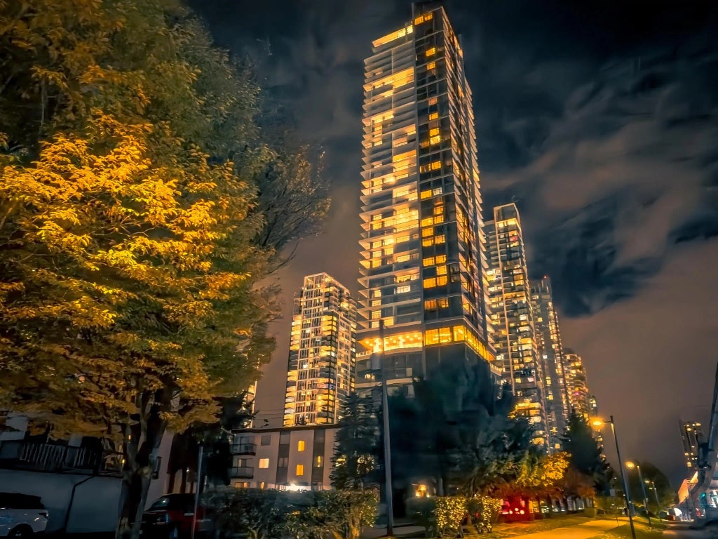 6511 Sussex Avenue 2001, Burnaby